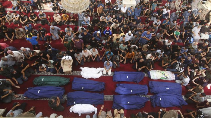 Jumlah warga Palestina yang tewas akibat serangan Israel terus bertambah. Sebanyak 413 warga Palestina dilaporkan tewas.