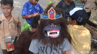 Kostum Si Gerandong kerap menjadi kostum primadona bocah-bocah ini, karena memiliki tampang yang menyeramkan.