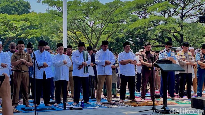 ASN Pemkot Bandung gelar salat Istisqa