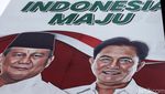 Baliho Dukungan Duet Prabowo-Yusril Mejeng di Arteri Pondok Indah