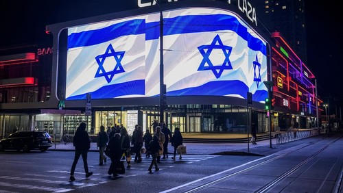 An Israeli national flag is seen on a screen at a shopping mall to support Israel, amid Russias attack on Ukraine, in Kyiv, Ukraine October 8, 2023. REUTERS/Vladyslav Musiienko