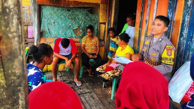Bhabinkamtibmas Klawasi, Bripka Sandry Yusuf Rantedatu, sosok di balik program Rumbai Koteka.