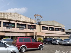 Legend! Bioskop Rajawali Purwokerto Pertahankan Lukisan Poster Film