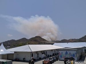 Kebakaran di Bukit Dekat Sirkuit Mandalika Bikin Kru MotoGP Heboh
