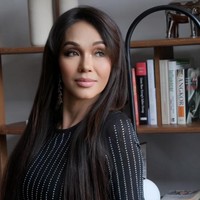 Cynthia Corla Pricillia atau yang dikenal sebagai Bunda Corla tengah berada di Indonesia. Selebgram yang tinggal di Jerman tersebut mengaku sedang berlibur di sini selama dua minggu untuk melakukan serangkaian tindakan estetika. Foto: Instagram @erniaredberry