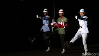 Seusai penurunan bendera Merah Putih, dikumandangkan lagu Andhika Bhayangkari oleh pasukan marching band dan kesatuan TNI.  