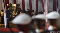 Presiden Joko Widodo memimpin acara Parade Senja di kawasan Kementerian Pertahanan, Jakarta Pusat, Senin (9/10/2023).  