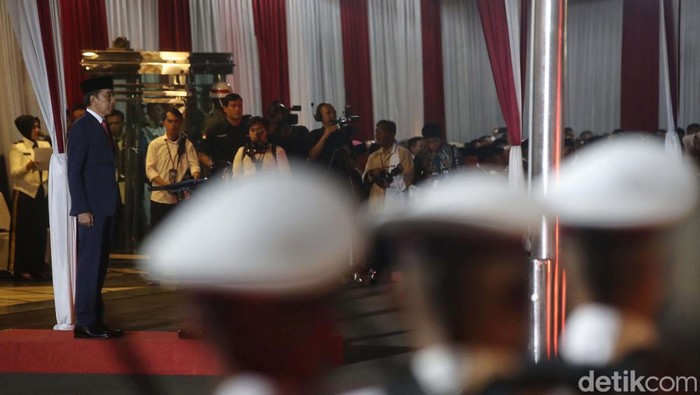Kegiatan Parade Senja digelar di Lapangan Bela Negara, Kementerian Pertahanan (Kemhan), Jakarta. Acara ini dipimpin oleh Jokowi.