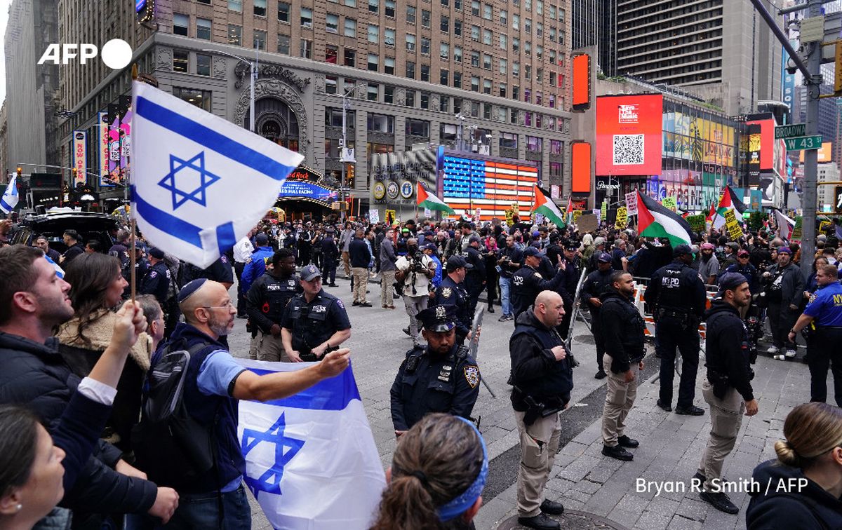 Demo Bersamaan, Massa Pro-Israel dan Palestina Hadap-hadapan di AS