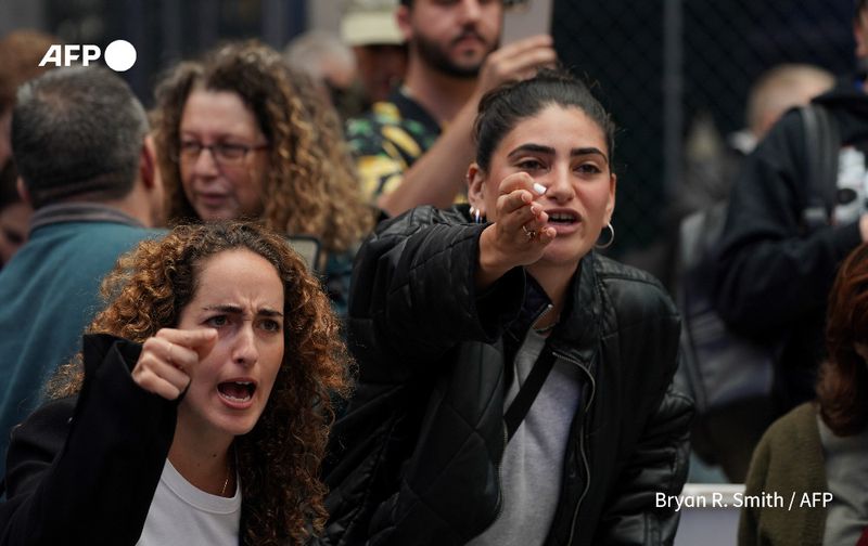 Demonstran pro-Palestina dan pro-Israel di AS. (Bryan R Smith/AFP)