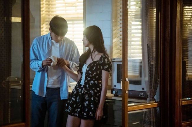 Drama Korea Doona akan mengikuti kisah Suzy sebagai idol KPop terkenal, yang tiba-tiba hengkang dari grupnya. Dia mulai menjalani kehidupan sebagai mahasiswa.Foto: dok. Netflix