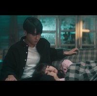 Sebelumnya penggemar telah dihebohkan dengan teaser Doona yang dirilis Netflix. Pasalnya Suzy tampak merayu Yang Se Jong untuk kesenangannya dan melarangnya jatuh cinta, hingga disebut cewek red flag.Foto: dok. Netflix