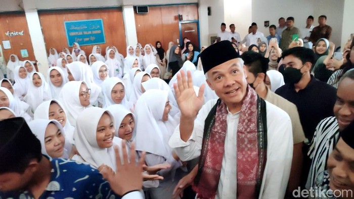 Ganjar Pranowo di Ponpes Darussalam Ciamis