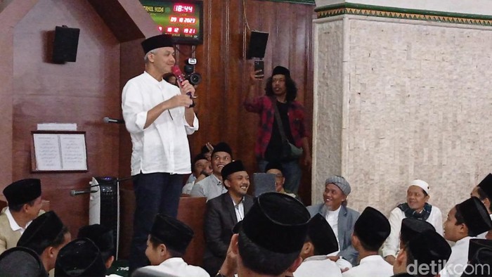 Ganjar Pranowo di Ponpes Miftahul Huda, Tasikmalaya, Senin (9/10/2023).