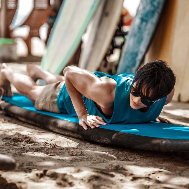 “Cakepp bgtt pacar jisoo😍😍” “Abi, roti sobeknya abiii😭 UMI tolong ditegur ABInya,” “Lah lah lah 😍😍😍 gk bisa berkata2 liatnya..” “You cant doubt on Jisoos choice,” komentar sejumlah penggemar Jisoo BLACKPINK yang terpesona dengan Ahn Bo Hyun.Foto: dok. Instagram @bohyunahn