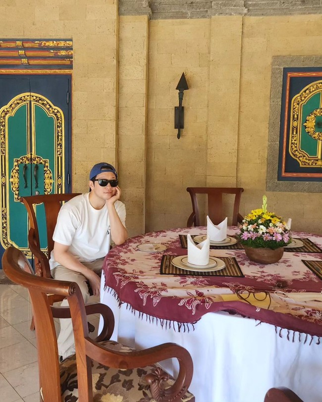Aktor Korea Son Sukku kembali memamerkan foto liburannya di Bali. Setelah menghabiskan waktu di sebuah hotel mewah di kawasan elit Nusa Dua, Son Sukku pindah ke kawasan Ubud yang jauh dari hiruk pikuk. Foto: dok. Instagram @sonsukku