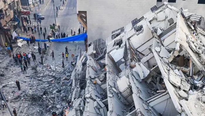 Gedung di Gaza Runtuh Kena Serangan Balasan Israel