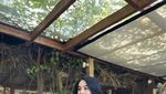 Begini Gaya Hana Hanifah Saat Nongkrong di Kafe Bali