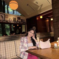 Terkait kasus prostitusi online yang sempat mengaitkan namanya, Hana mengaku bahwa dirinya hanya melakukan pemotretan ketika terbang ke Medan, bukan untuk menjadi Pekerja Seks Komersial. Setelah menjalani pemeriksaan Hana pun dilepas dan berstatus sebagai saksi. Foto: Instagram @hanaaaast