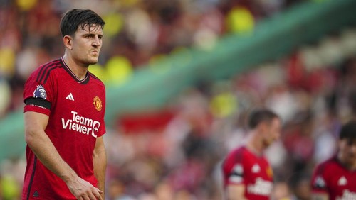 Manchester Uniteds Harry Maguire, left, reacts during the English Premier League soccer match between Manchester United and Brentford at the Old Trafford stadium in Manchester, England, Saturday, Oct. 7, 2023.(AP Photo/Jon Super)