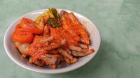 Ceker Mercon Teh Umi di kawasan Kebayoran Lama bisa jadi pilihan. Tersedia menu ceker mercon, ceker pedas manis, dan paket lengkap ceker bakso mercon. Di aplikasi ojel online, harganya mulai dari Rp 20 ribuan. Foto: iStock