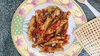 Rumah Oseng di Jakarta Barat tawarkan Ceker Oseng Pedas dengan harga mulai dari Rp 27.500 per 125 gram. Levelnya dari 0 sampai 3. Ceker mercon dimasak fresh setiap hari. Foto: rumah_oseng