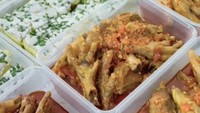 Di Depok kamu bisa pesan ceker pedas dari Ummu Gendis Food yang terkenal sebagai penyaji masakan rumahan frozen. Menu Pedesan Kepala dan Ceker Ayam dibanderol Rp 36.750 per porsi. Foto: ummu_gendis