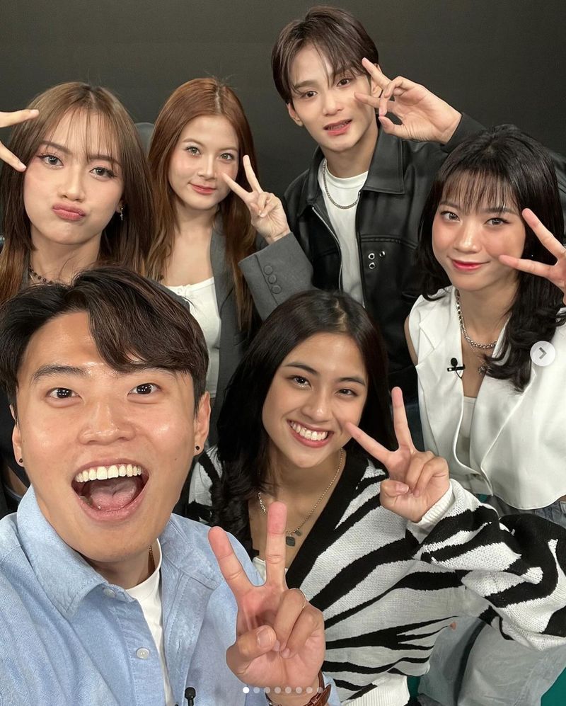 Jang Hansol berfoto dengan Zayyan XODIAC dan personel StarBe