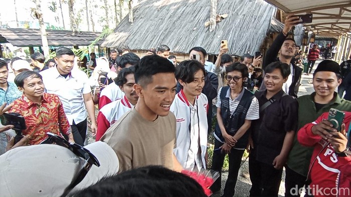 Kaesang Pangarep saat berkunjung ke Tasikmalaya, Senin (9/10/2023).