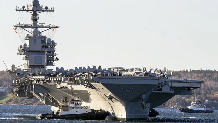 Kapal induk AS USS Geradl R Ford, salah satu kapal induk terbesar di dunia, dalam foto tahun 2022. (Andrew Vaughan/The Canadian Press via AP, File)