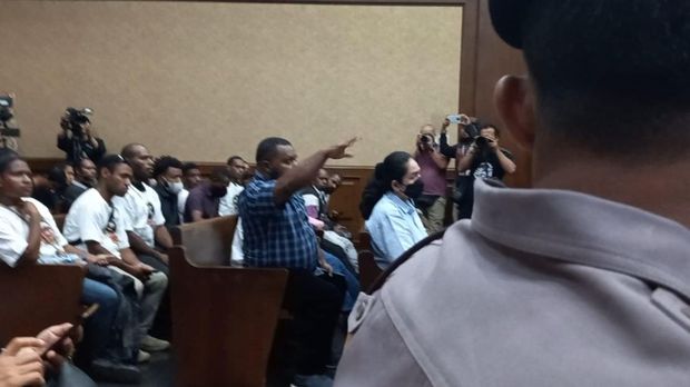 Keluarga Lukas Enembe minta hakim bacakan vonis hari ini (Wilda/detikcom)
