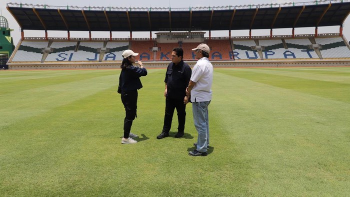 Ketum PSSI saat meninjau kesiapan Stadion Si Jalak Harupat Bandung