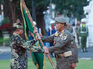 Kirab Pataka Jawa Timur Tiba di Banyuwangi Disambut Tari Gandrung