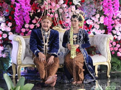 Komika Nopek Novianto menikah di Desa Ledok, Kecamatan Sambong, Kabupaten Blora, Senin (9/10/2023).
