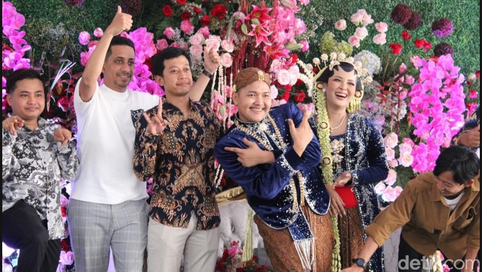 Komika Nopek Novianto menikah di Desa Ledok, Kecamatan Sambong, Kabupaten Blora, Senin (9/10/2023).