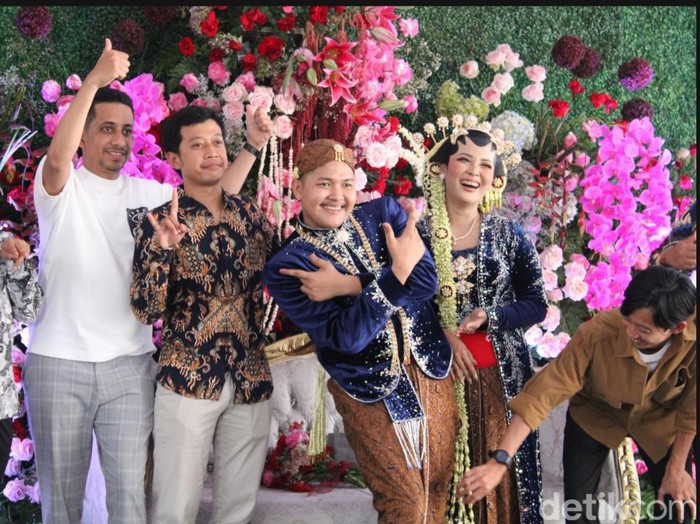 Komika Nopek Novianto menikah di Desa Ledok, Kecamatan Sambong, Kabupaten Blora, Senin (9/10/2023).