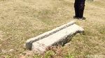 Potret Eks Makam dan Jalan Aspal di Tengah Waduk Sermo yang Surut