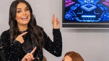 Pusing lihat posisi tangannya. Foto: Brightside