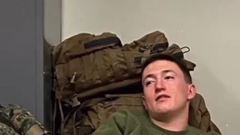 Hmm ini kok kakinya begini ya. Foto: Brightside