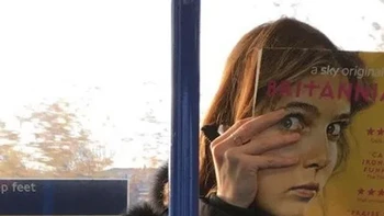 Ada yang sedang menatapmu. Foto: Brightside