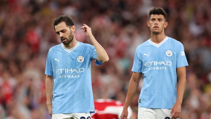 Soccer Football - Premier League - Arsenal v Manchester City - Emirates Stadium, London, Britain - October 8, 2023 Manchester Citys Bernardo Silva and Matheus Nunes look dejected after the match REUTERS/David Klein NO USE WITH UNAUTHORIZED AUDIO, VIDEO, DATA, FIXTURE LISTS, CLUB/LEAGUE LOGOS OR LIVE SERVICES. ONLINE IN-MATCH USE LIMITED TO 45 IMAGES, NO VIDEO EMULATION. NO USE IN BETTING, GAMES OR SINGLE CLUB/LEAGUE/PLAYER PUBLICATIONS.