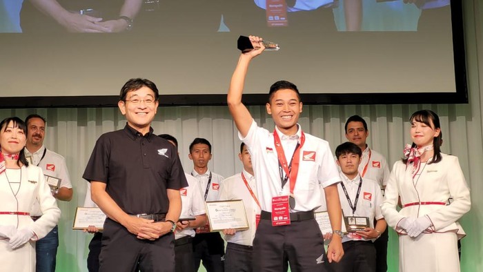 Masngudin, teknisi asal Magelang, Jawa Tengah, meraih medali emas dan menyandang predikat sebagai juara dunia setelah memenangi Honda Global Technician Contest Motorcycle (GTC) 2023 kategori motor reguler (commuter), di Honda Technical College Kanto, Tokyo, Jepang, 7-8 Oktober 2023.