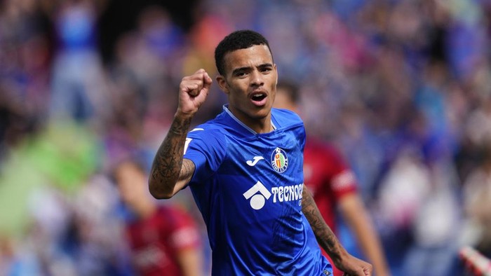 Getafes Mason Greenwood reacts after coming on late as substitute to make his debut during a Spanish La Liga soccer match between Getafe and Osasuna at the Coliseum stadium in Getafe, Spain, Sunday, Sept. 17, 2023. (AP Photo/Jose Breton)