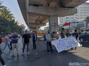 Demo soal Pimpinan KPK Diduga Peras SYL di Makassar, Massa Desak Firli Dicopot