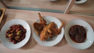Mencicip Menu Favorit BJ Habibie di RM Sari Bundo