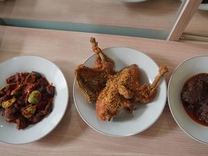 Mencicip Menu Favorit BJ Habibie di RM Sari Bundo