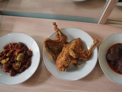 Mencicip Menu Favorit BJ Habibie di RM Sari Bundo