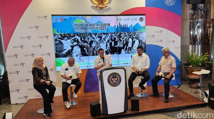 Menparekraf Sandiaga Uno dan Walkot Medan Bobby Nasution