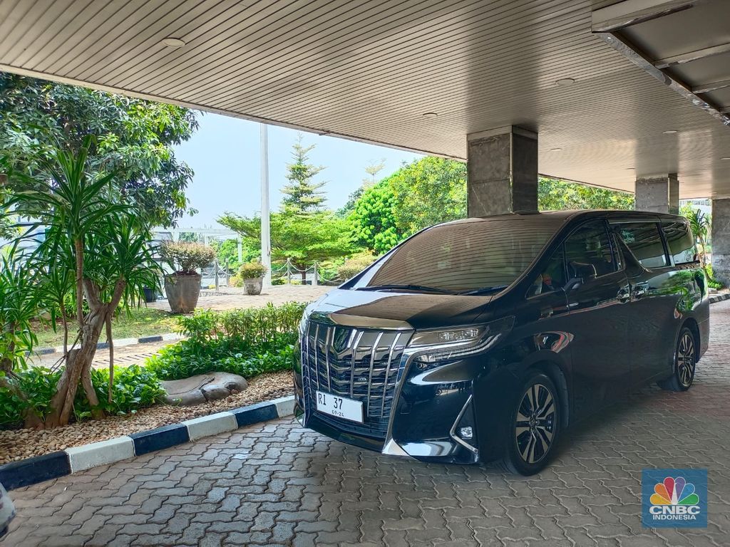 Mobil dinas Plt Menteri Pertanian Arief Prasetyo Adi. (CNBC Indonesia/Martyasari Rizky)