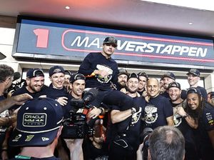 Momen Max Verstappen Rayakan Juara Dunia F1 Tiga Kali Berturut